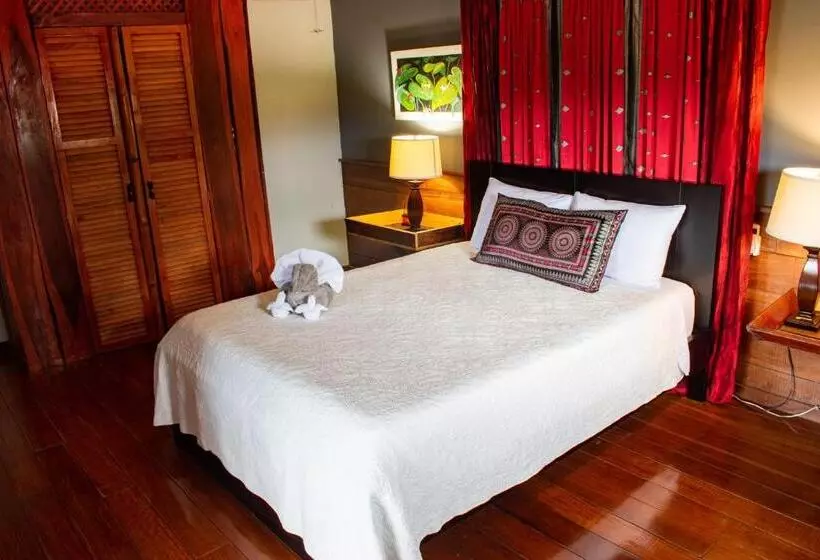 Toucan Lane Hotel And Restaurant