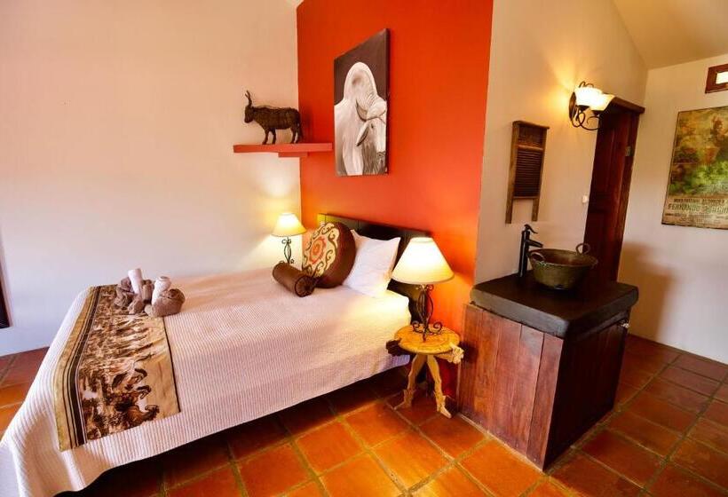 Toucan Lane Hotel And Restaurant