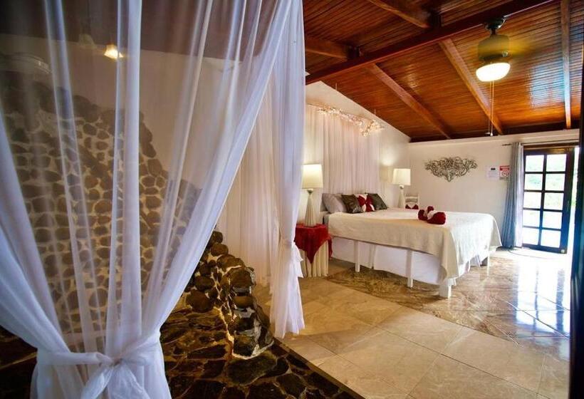 Toucan Lane Hotel And Restaurant