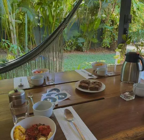 تختخواب و صبحانه El Chante Surf House