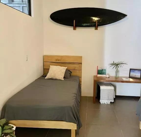 تختخواب و صبحانه El Chante Surf House