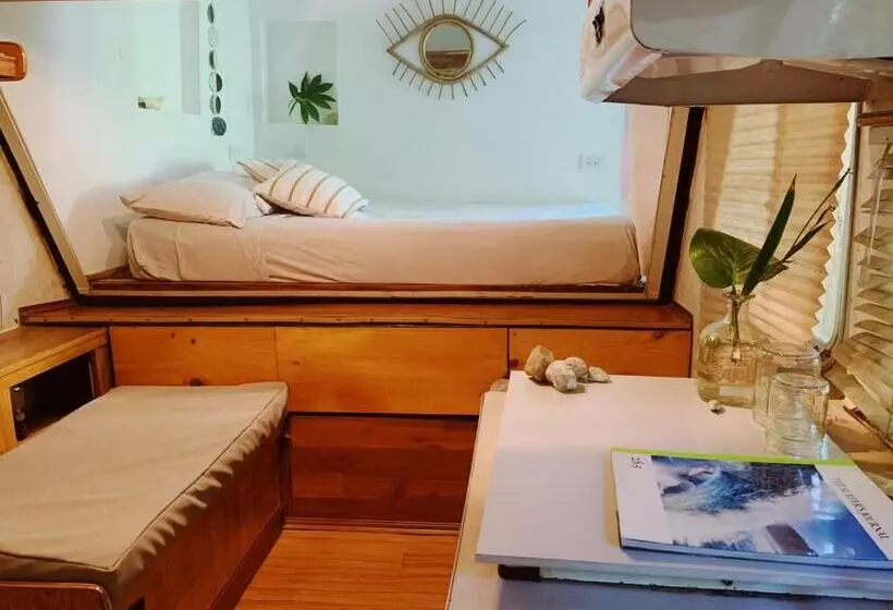 تختخواب و صبحانه El Chante Surf House