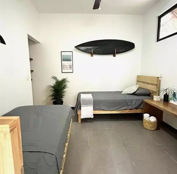 تختخواب و صبحانه El Chante Surf House