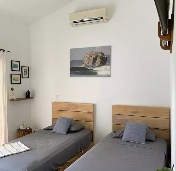 تختخواب و صبحانه El Chante Surf House