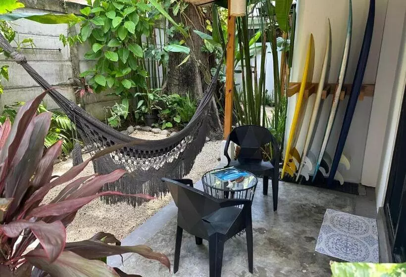 تختخواب و صبحانه El Chante Surf House