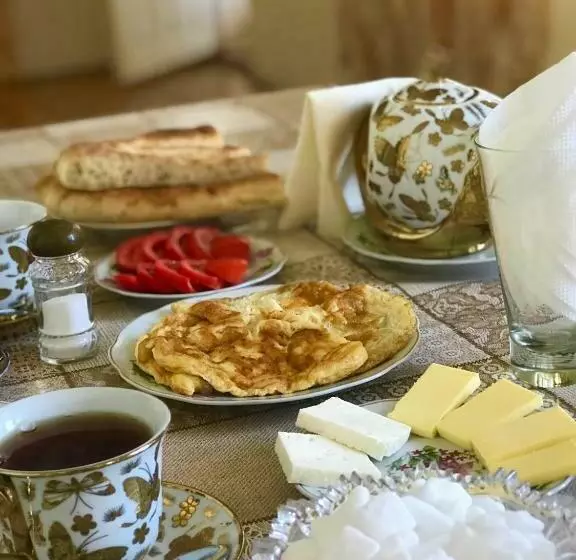 تختخواب و صبحانه Shaki Host House