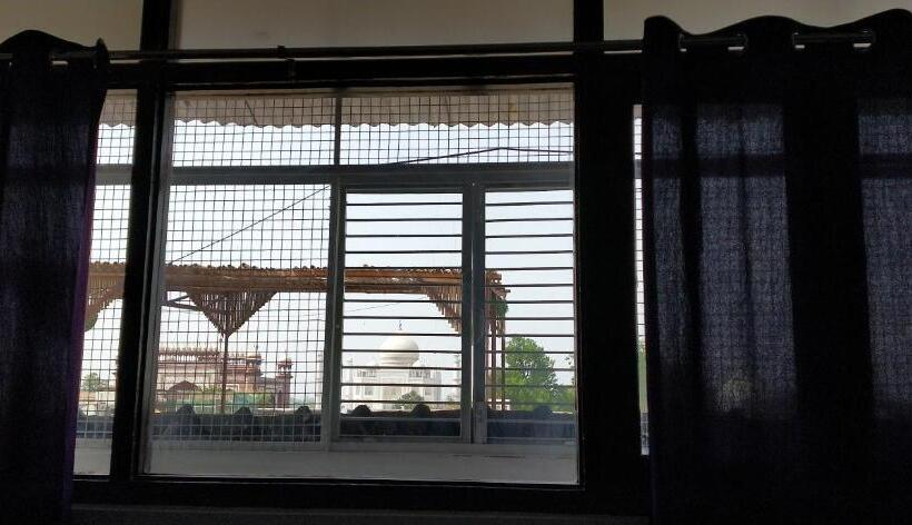 Joey S Hostel Agra