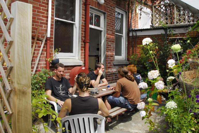 הוסטל Chalet Backpackers