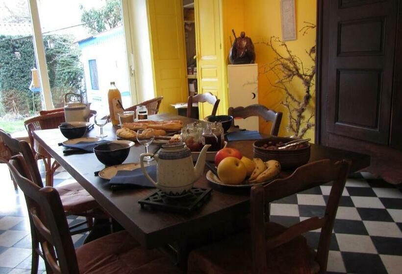 مبيت وإفطار Chambres D'hôtes Laurent Besset