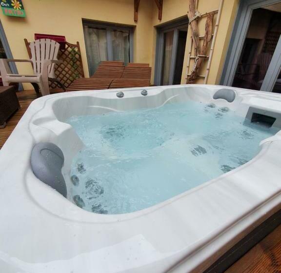 مبيت وإفطار Le Patio De Luchon