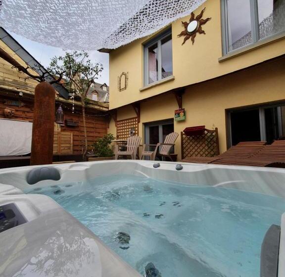 مبيت وإفطار Le Patio De Luchon