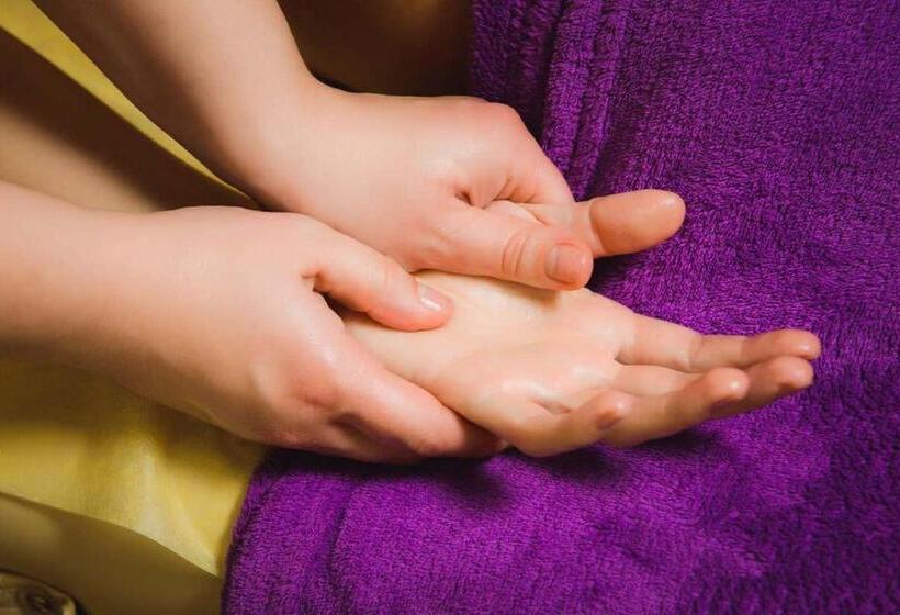 هتل Central Magnat Cinema