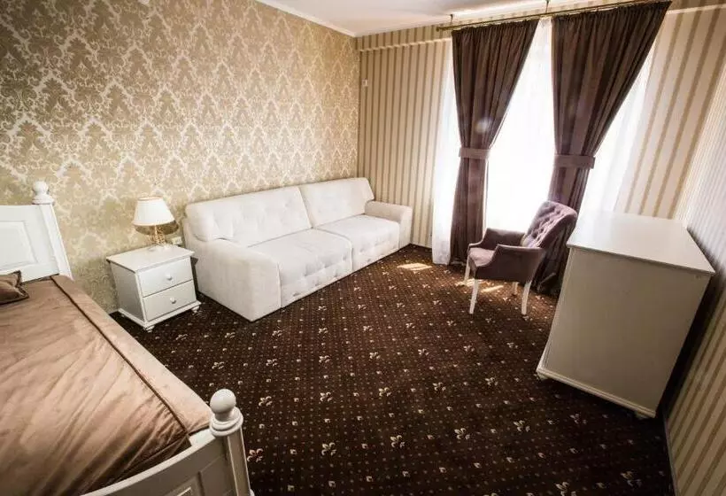 Hotelli Central Magnat Cinema