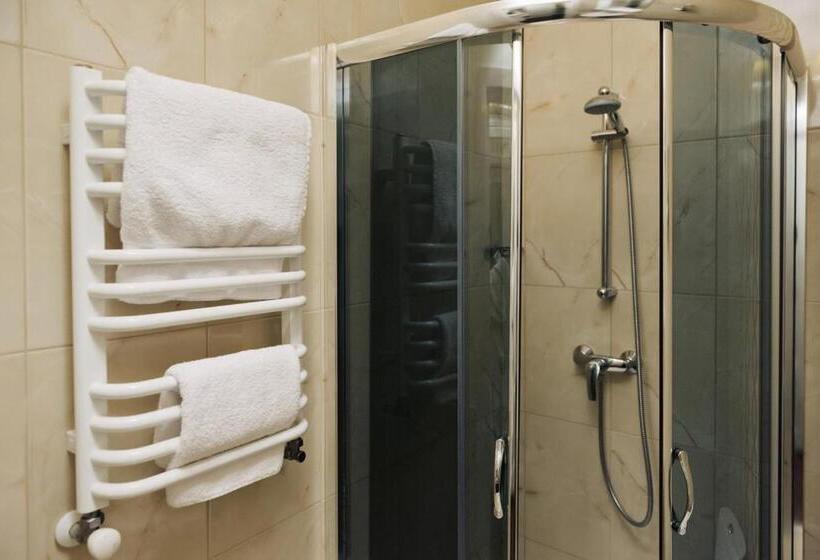 هتل Central Magnat Cinema