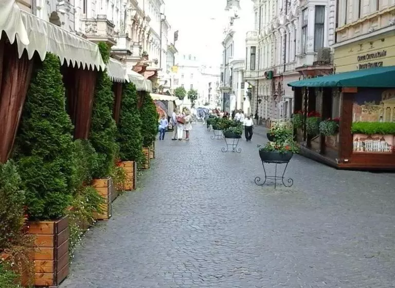 Hotelli Central Magnat Cinema