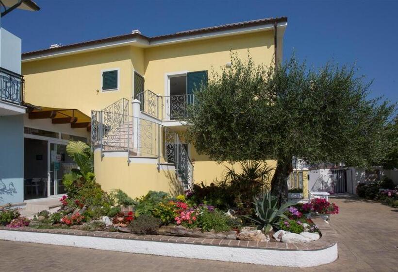 פנסיון Giglio Del Conero