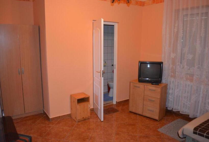 פנסיון István Vendégház