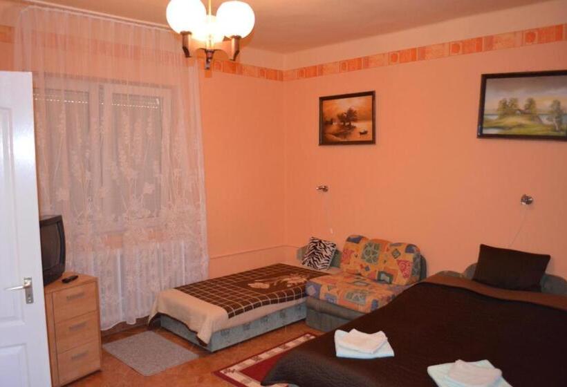 פנסיון István Vendégház