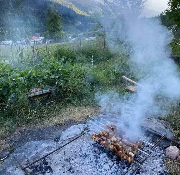 پانسیون Roza's Guest House