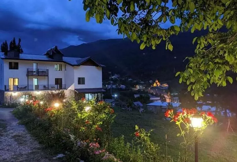 پانسیون Roza's Guest House