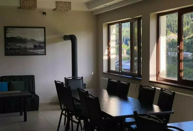 پانسیون Roza's Guest House