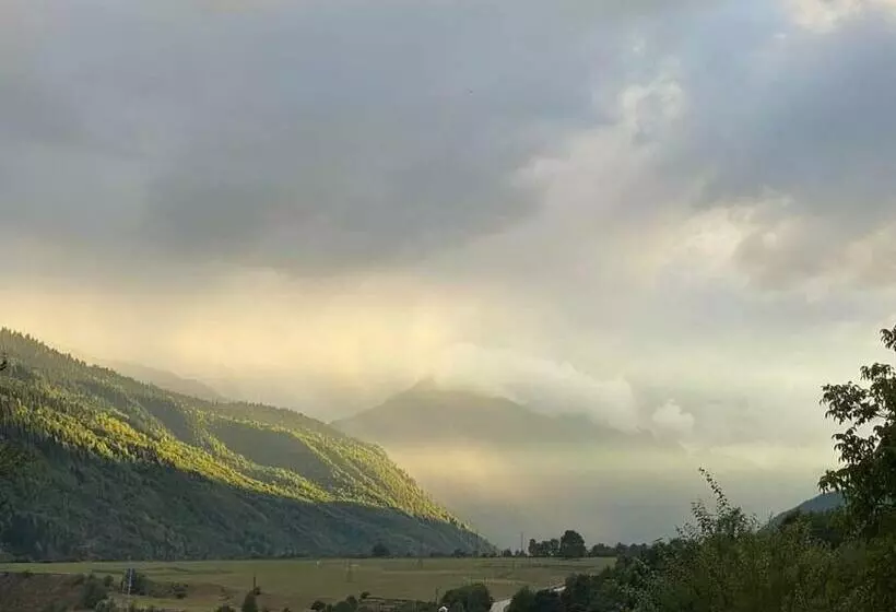 پانسیون Roza's Guest House