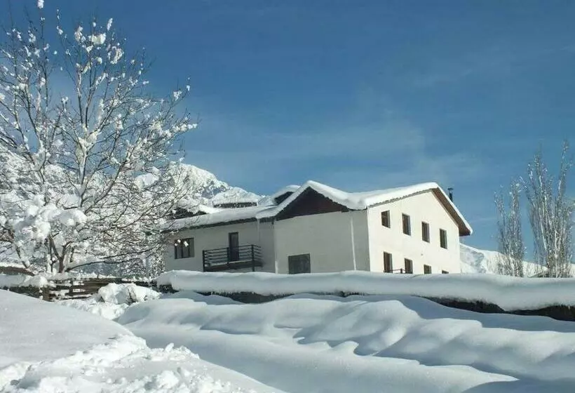 پانسیون Roza's Guest House