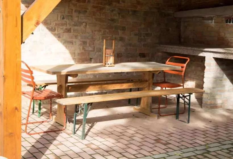 ペンション Tompos Vendégház és Pince