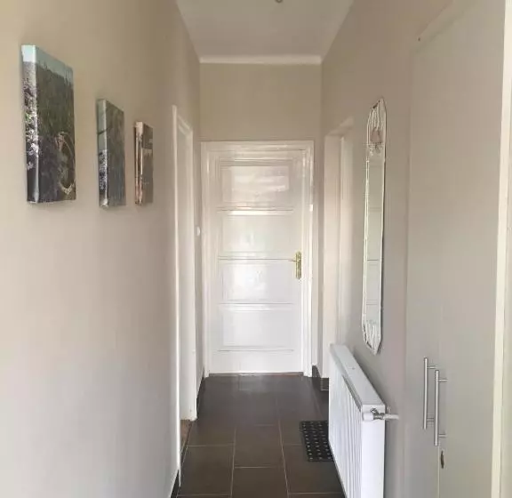 ペンション Tompos Vendégház és Pince