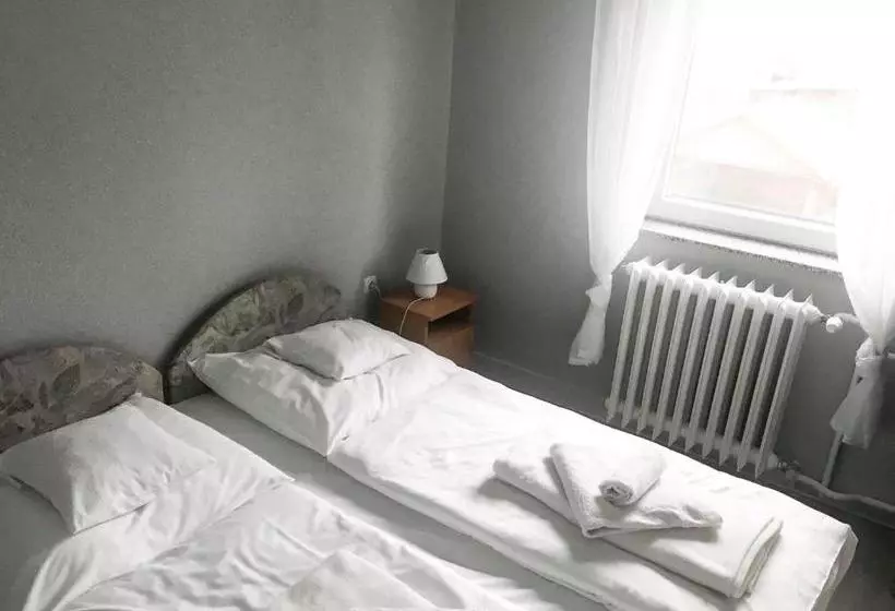 ペンション Tompos Vendégház és Pince