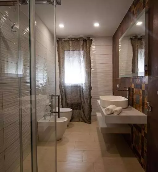 تختخواب و صبحانه Independence House Holiday