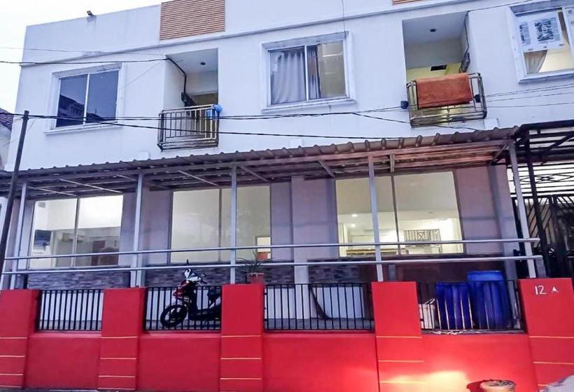 בית מלון כפרי Agnes Residence Near Blok M Mitra Reddoorz
