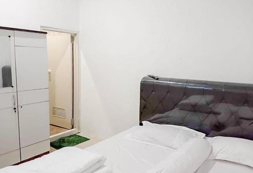 בית מלון כפרי Agnes Residence Near Blok M Mitra Reddoorz