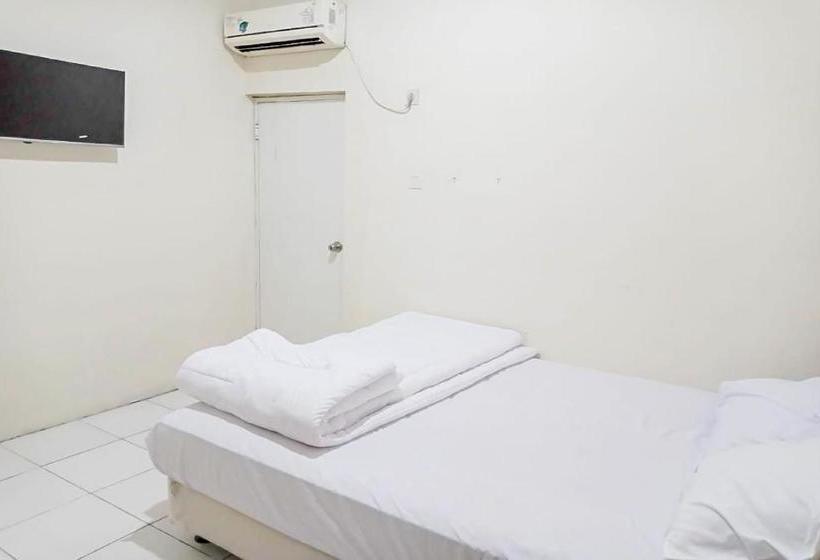 בית מלון כפרי Agnes Residence Near Blok M Mitra Reddoorz