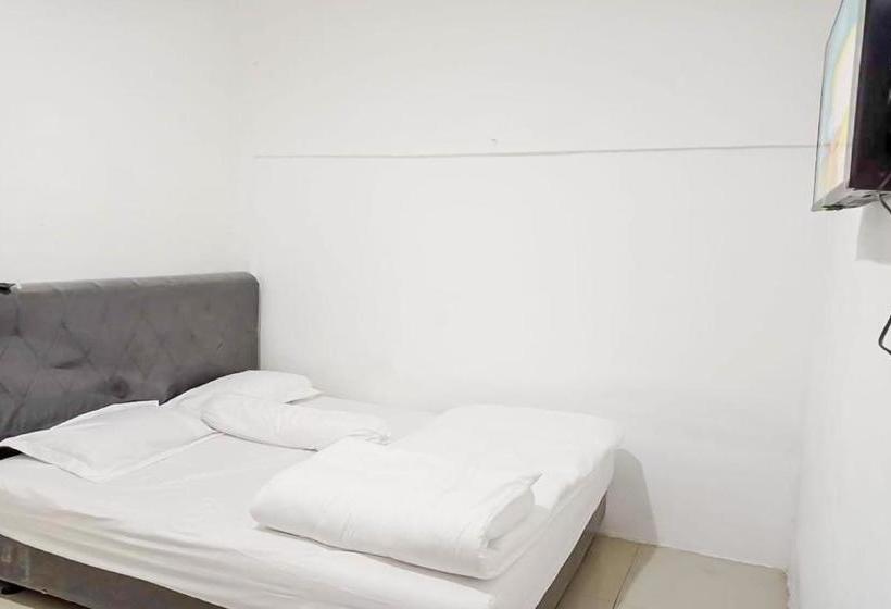 בית מלון כפרי Agnes Residence Near Blok M Mitra Reddoorz