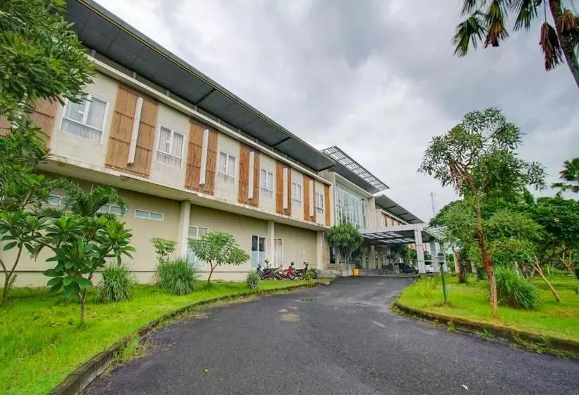 Hotelli Capital O 90126 Bojonegoro