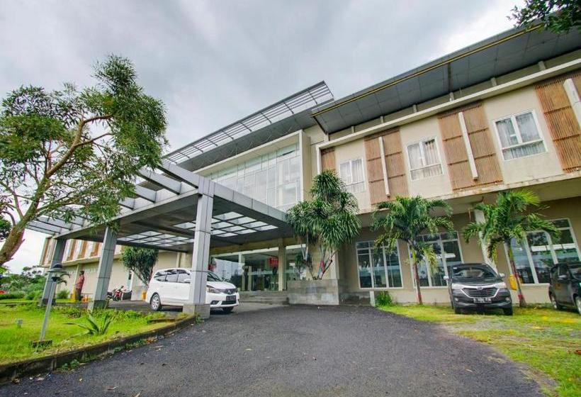 ホテル Capital O 90126 Bojonegoro