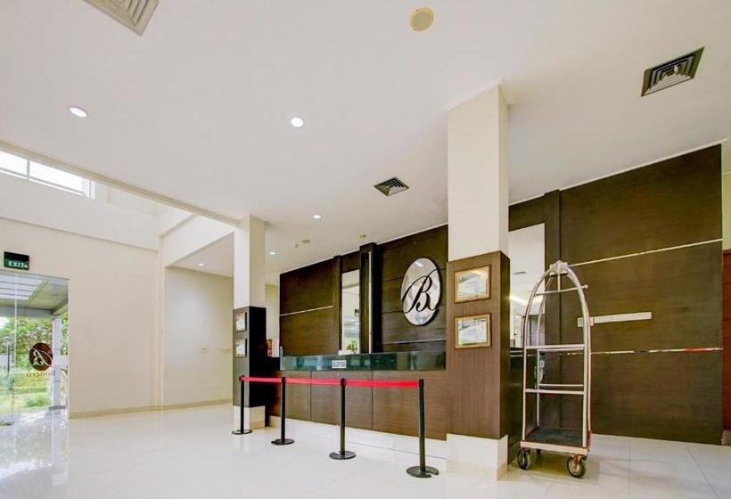 ホテル Capital O 90126 Bojonegoro