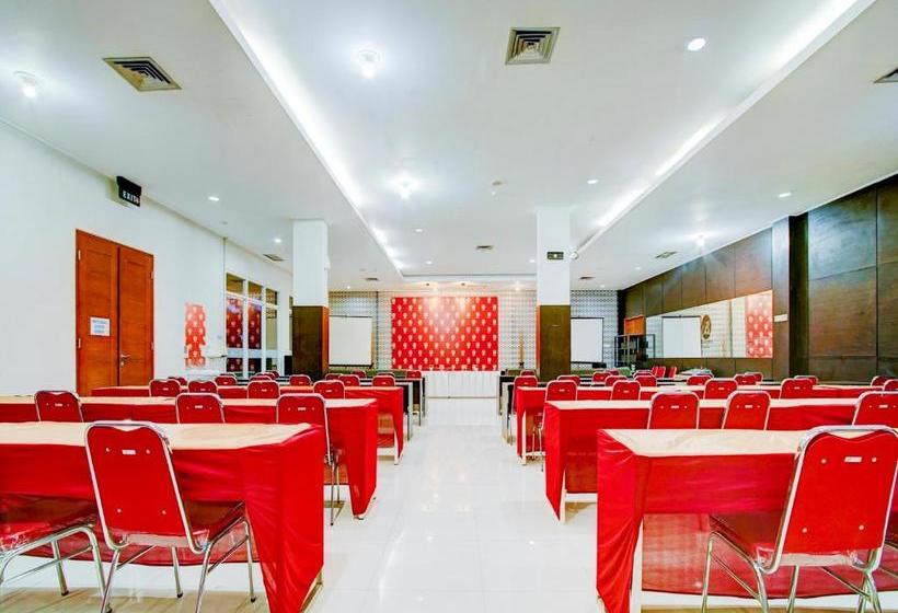 ホテル Capital O 90126 Bojonegoro