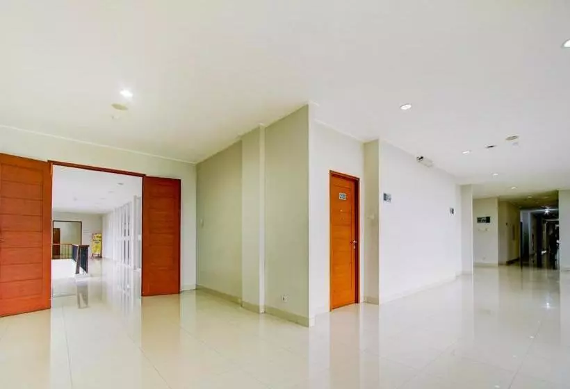 Hotelli Capital O 90126 Bojonegoro