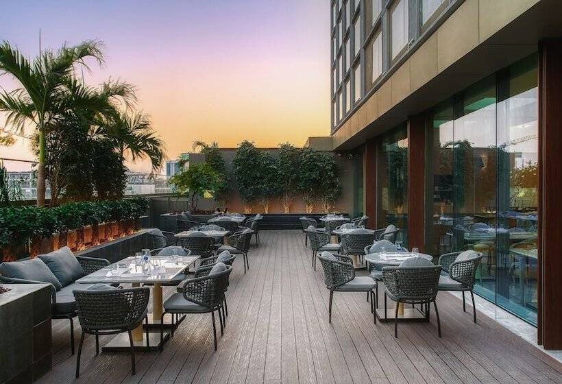 בית מלון כפרי Courtyard By Marriott Ahmedabad Sindhu Bhavan Road