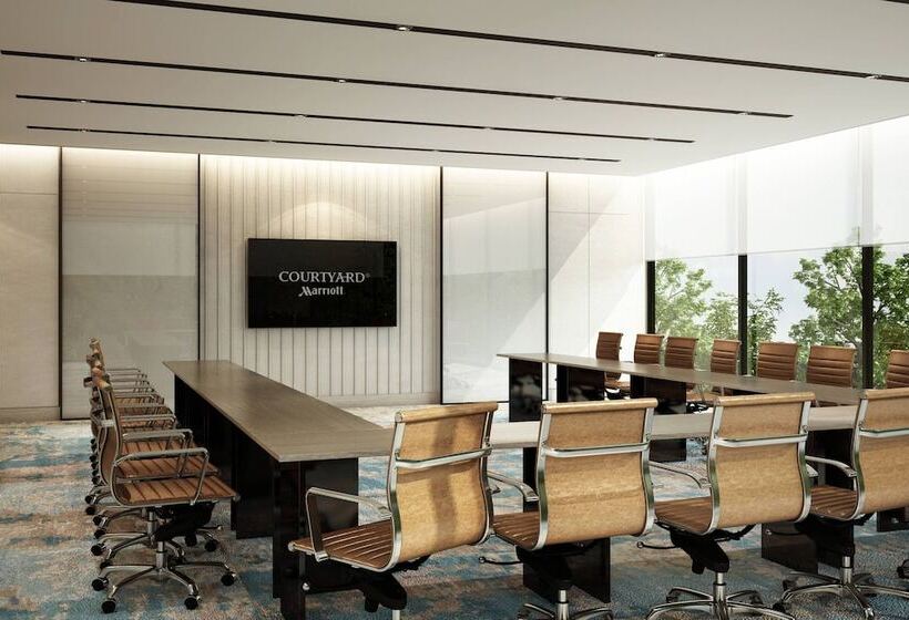 בית מלון כפרי Courtyard By Marriott Ahmedabad Sindhu Bhavan Road