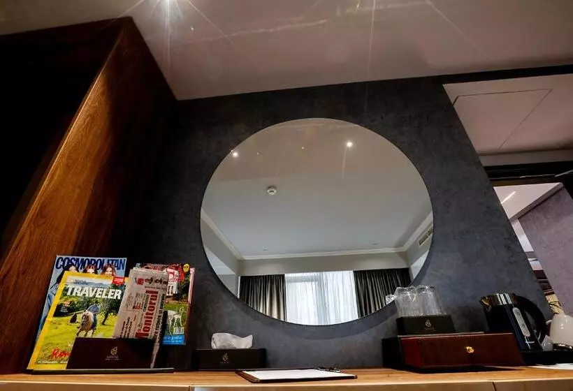 ホテル Kristal Focsani