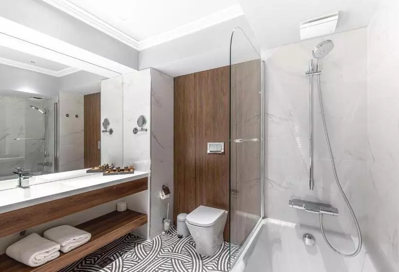 ホテル Kristal Focsani