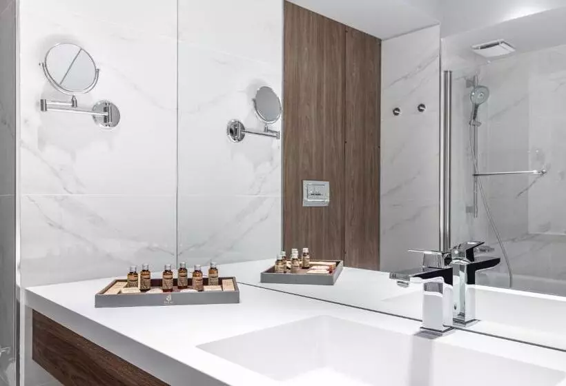 ホテル Kristal Focsani