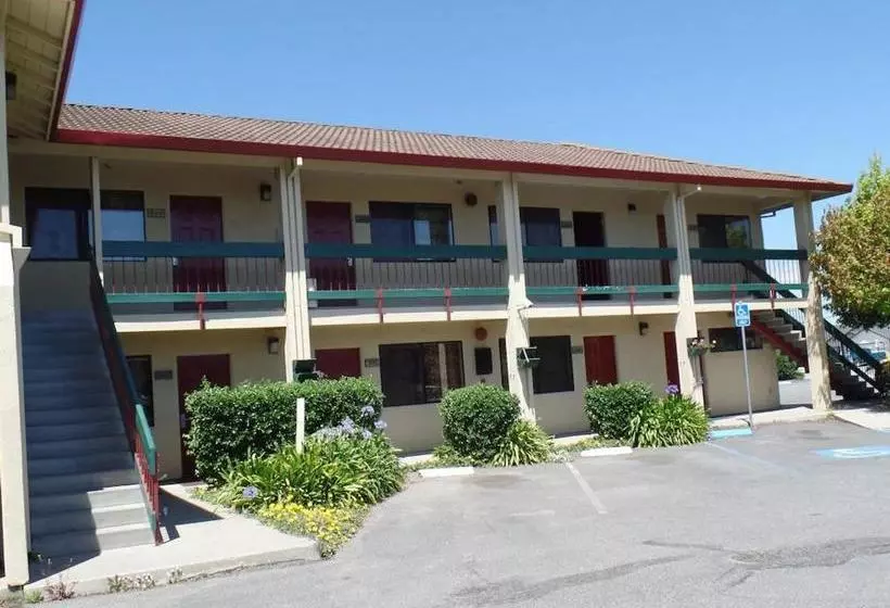 Motelli Coastal Valley Inn