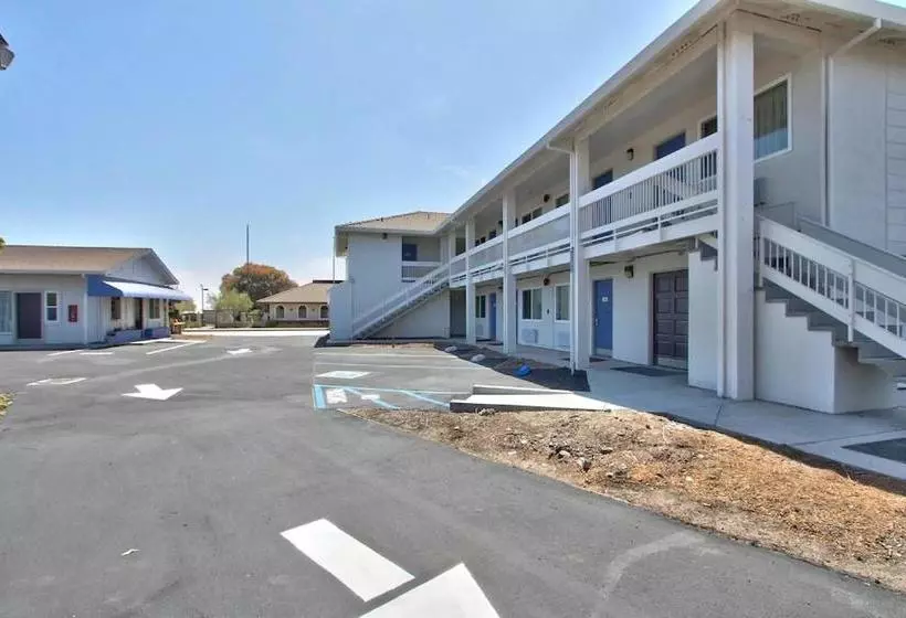 Motelli Coastal Valley Inn