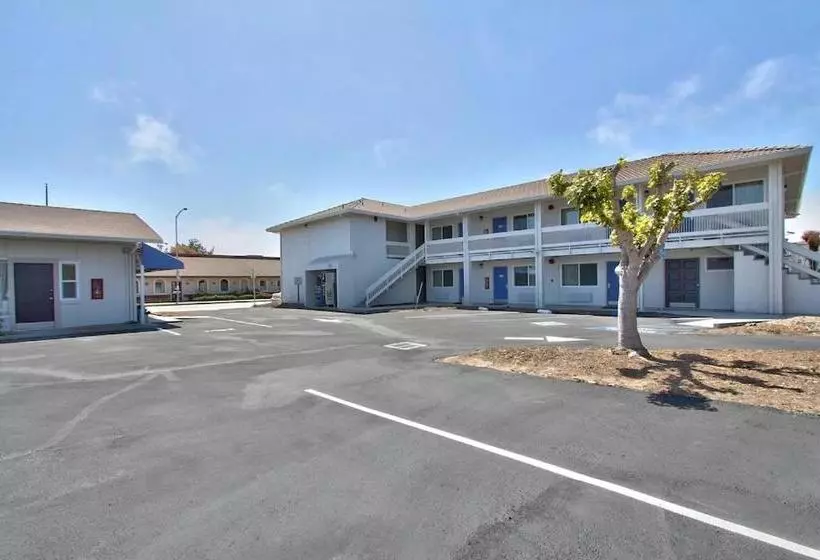 Motelli Coastal Valley Inn