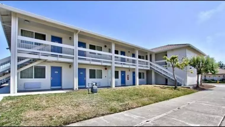 Motelli Coastal Valley Inn