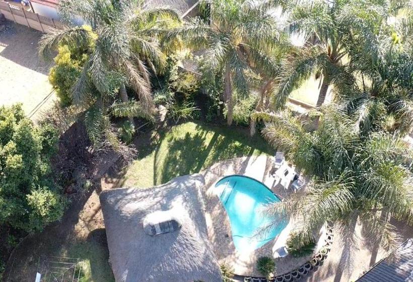 Пансион Ndzuti Guest House